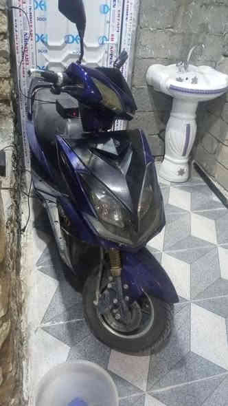 سلام عليكم دراجه شحن للبيع خمس بطاريات عل فحص كهربائياته كلهه شغاله سعر 350 قفل مكاني رمادي رقم تليفون ***********
