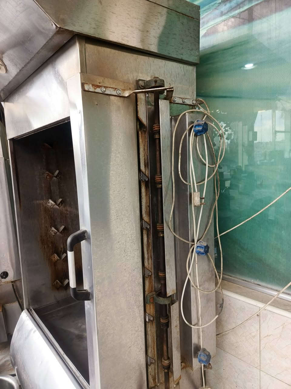 السلام عليكم

شوايه دجاج على الغاز مستخدمه شهر بدون جام بدون شياش وحدها 
السعر 350الف 
للاستفسار الاتصال
***********
***********
