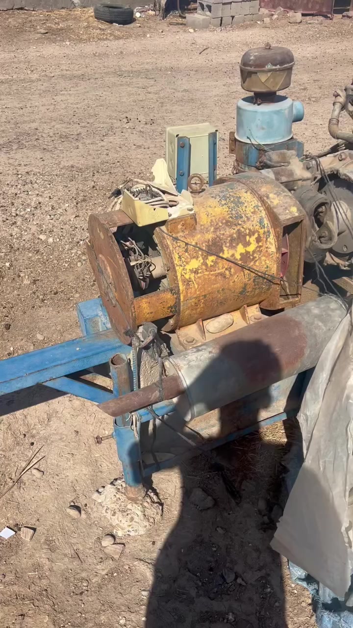 مولد كيا ٢٧٠١ المرغوب
بلادي مامفتوح ابد بس الكازكت مبدل 
متروك صارله سنه تركته شغال 
٣٠ كيفي 
السعر ١.٢٥٠ مليون وربع 
مكاني بالعماره /الميمونه 
***********
