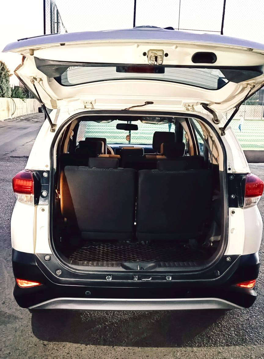 توێتا ڕووش.مۆدیل 2020 سەنەوی بەسەرنەچوە هەزەی کراوە.مواسەفاتی 6 ئێرباگە .کامیرەیە.مەکینە بچوکە.
7 مەقعەدە سویج بەسمەیە.بەشەرتی گێڕوو مەکینەو تەبرید هەمووی لەسەربیلادی ماوەو دەستکاری هیچ شتێکی نەکراوە بەسفڕی لەشەریکە  جیهان هاتۆتەدەرێ یەکدەستە لای خۆمان 
بۆپیوەندی:***********
*********** أربيل, العراق
