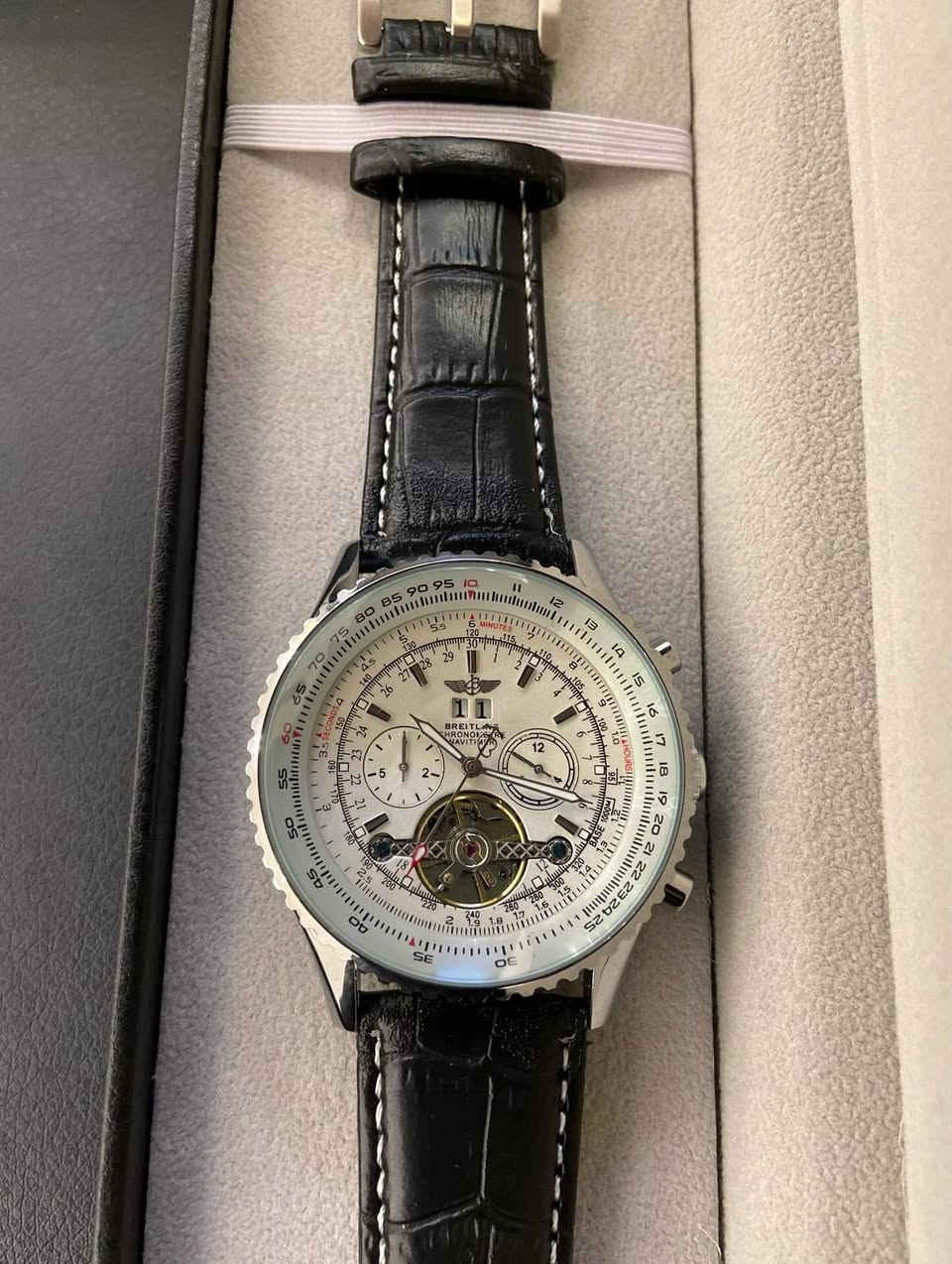 "BREITLING " طيارين
- تعمل بنضام الاوتوماتيك
- مكينه ياباني اصلي
- منفذ للتاريخ اليومي
- جميع السناتر شغالة
- طاقة خزن 40 ساعة
- قطر 44
- سير جلد اصلي مختوم من شركة برتلنك
- القفل الاصلي الخاص يشركة برتلنك
- رنك دوار
- ضد الماء
- مختومة بشكل كامل ( كراون ، كيس باك ، قفل )
- ضمان سنه يشمل طلاء ومكينه


**إذا كنت صاحب هذا الإعلان وتريد حذفه لأي سبب، رجاءا أرسل رسالة إلى الدعم الفني**