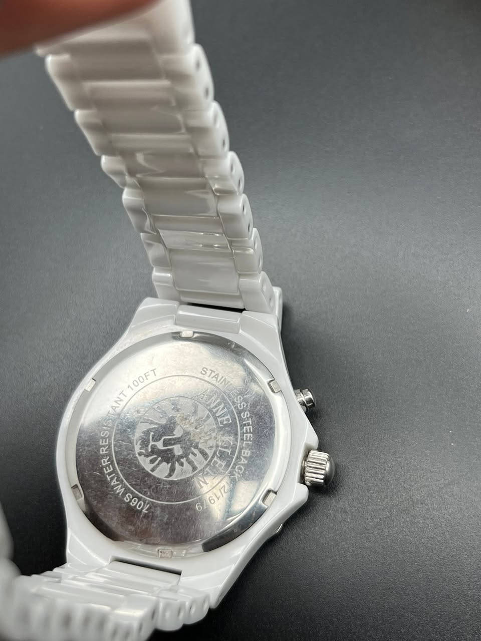آن كلاين نيو يورك …. Anne Klein New York
الصناعه : سويسري اصلي 
الحركه : كوارتز 
المواصفات :
ساعه جديد لوك تقريبا سيراميك بالكامل 
ماركه مميزه وعريقه سناتر 
القطر : 38m 
السعر : 115 $ ….. توصيل مجاني 
التواصل :
خاص ( ماسنجر ) 
او …. إتصال مع واتساب  ***********

#البصراوي
#للساعات
#اختيارك 
#الامثل
