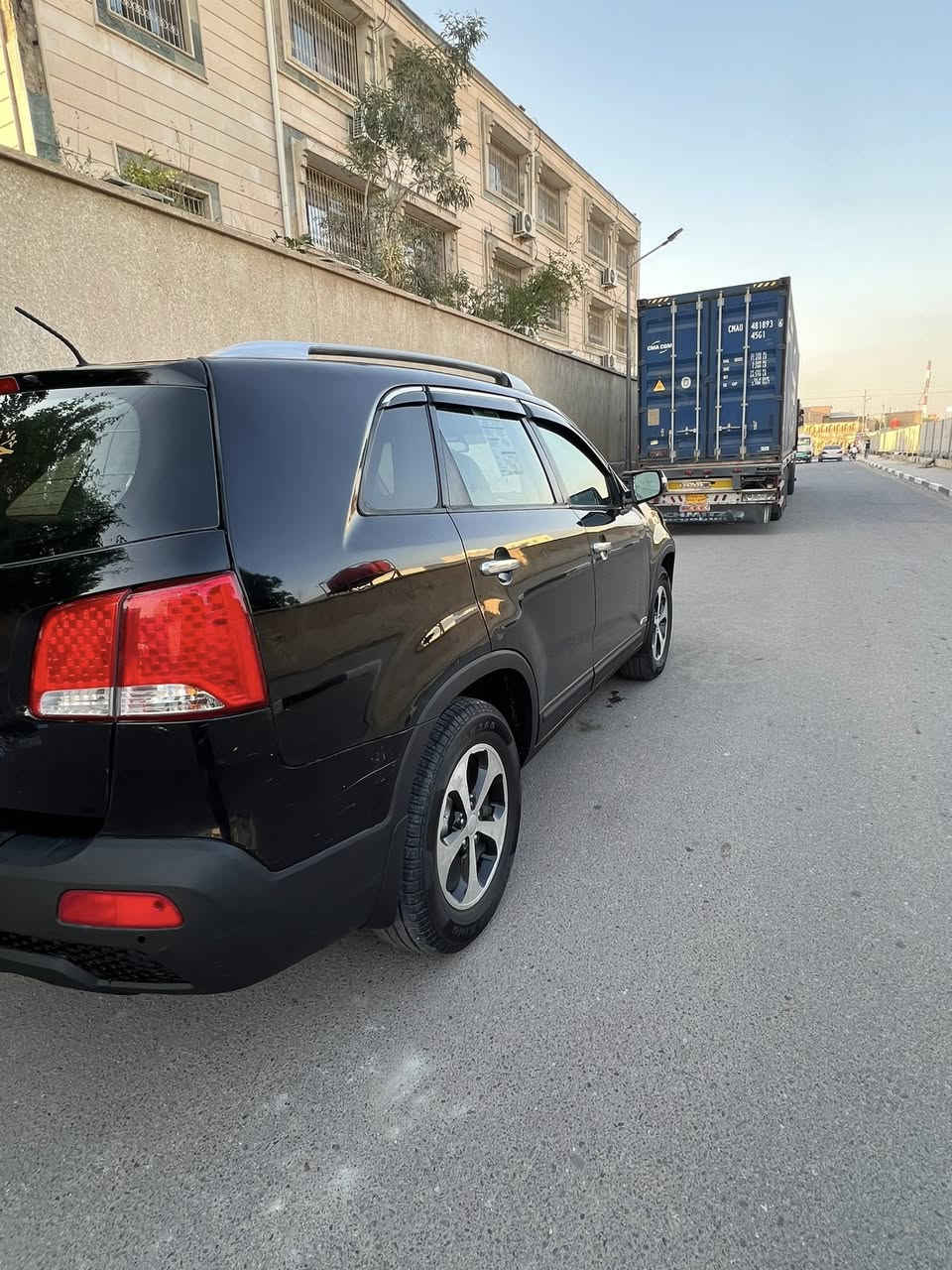 سلام عليكم كيه سورنتو مديل 2011 رقم ذيقار دولي بسمي مكفوله من الكص ونقل وضربه ولعيب صبق بيه مكانات مكينه وكير 2400 اربعه ستندر  كفاله تبريد شغال حداده جديده طخم تاير ويلكب جديد توني شاده السعر 115 رقم الهاتف *********** العنوان البصره الزبير حي الصحفين
