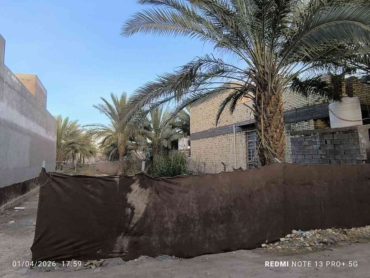 قطعه للبيع طابو زراعي سند 25 المساحة 300م حي عدنان نزلة سيد شاكر مقابيل أستاذ علاء ضيدان الواجه 12م والنزل 26م تبعد عن الشارع البوعبدالله130م تقريباً السعر 65 الاستفسار الاتصال على الرقم ***********

