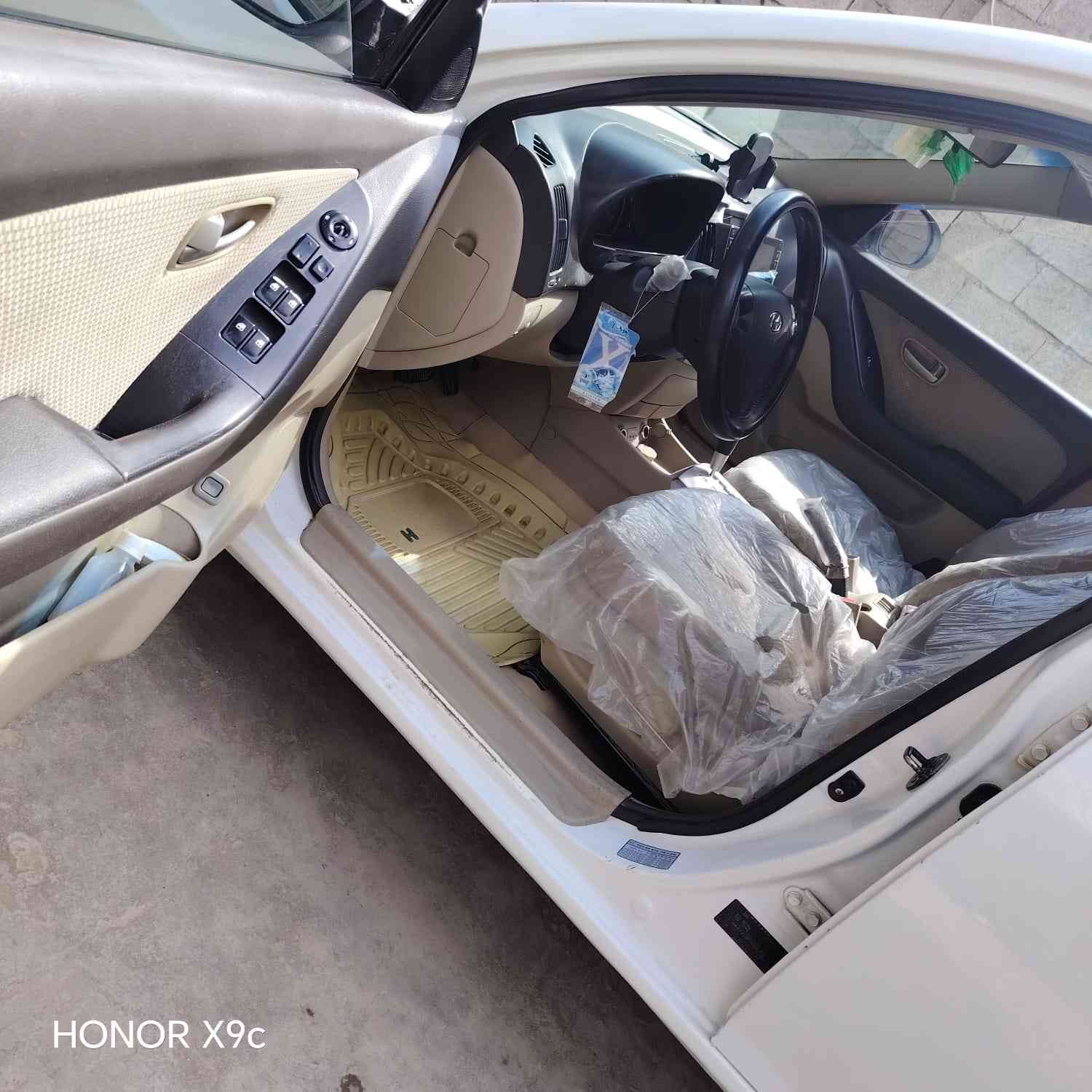 اسلام عليكم افانتي2007 خليجي سياره جهزه متحتاج تصرف عليه رغم انكليزي هزه بسمي بيه رشات صبغ ابيع حزام لسعر 87.//. ***********
