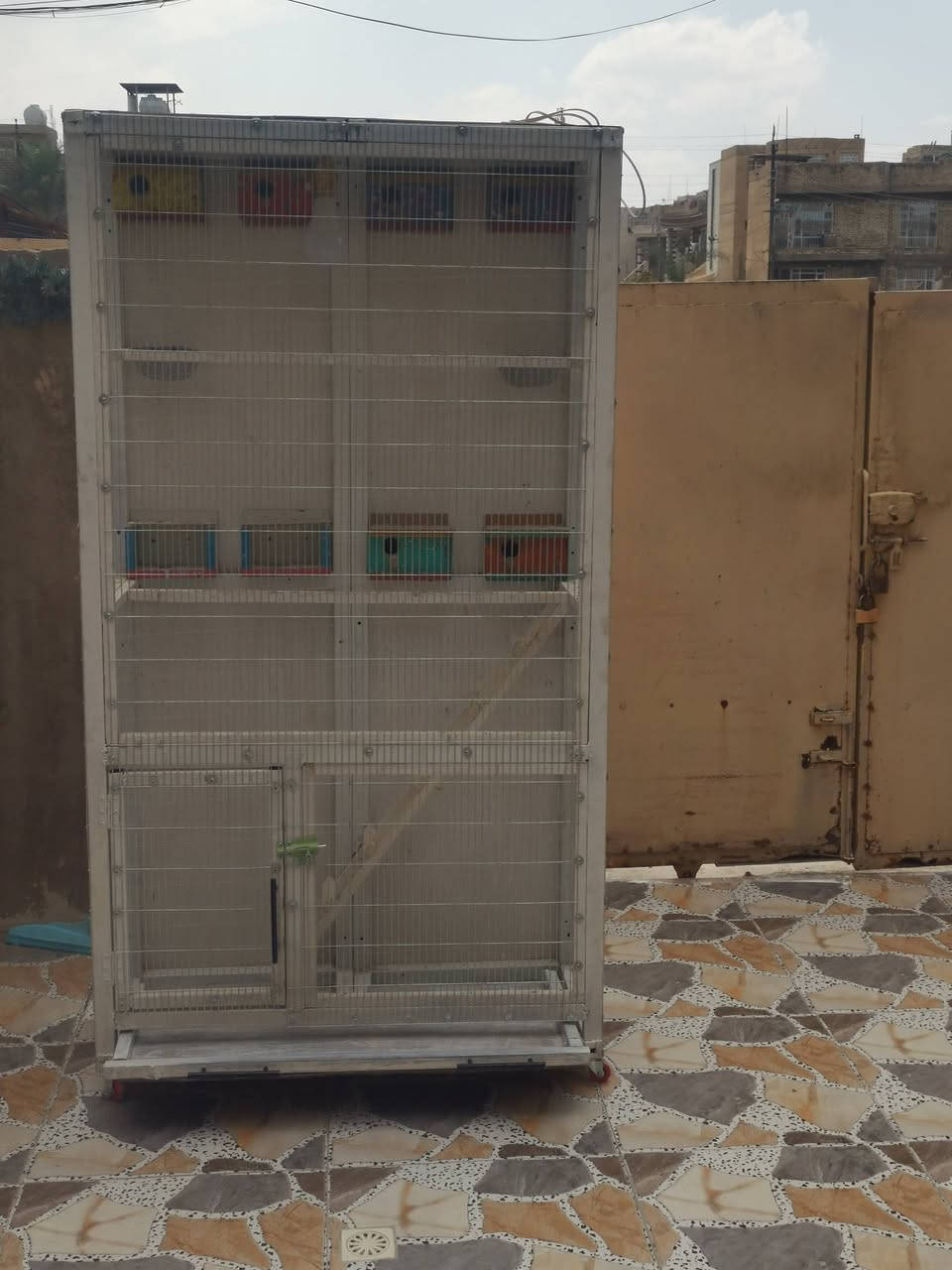 قفص تفصال ارتفاع مترين و١٠ العرض متر و٢٠ ونزال ٥٠سم السعر ١٦٠ الف المكان الزعفرانية ***********
