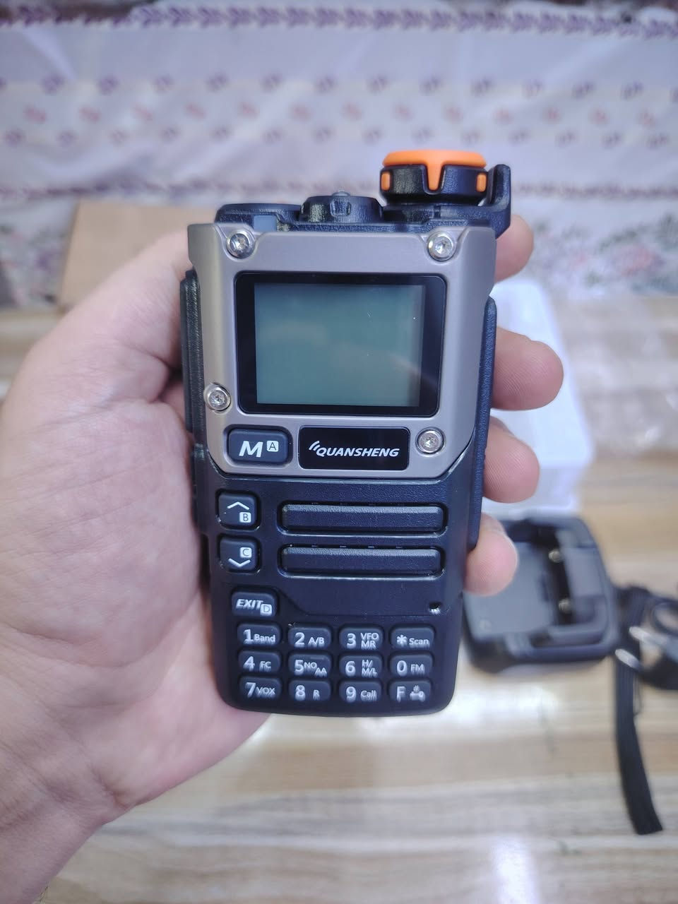جهاز لاسلكي محمول ثنائي الاتجاه Quansheng UV-K5(8) VHF/UHF ثنائي النطاق بقدرة 5 واط، يدعم استقبال 200 قناة FM، ويستقبل إشارات من ثلاثة ترددات، بالإضافة إلى خدمة توقعات الطقس من الإدارة الوطنية للمحيطات والغلاف الجوي (NOAA). جهاز إرسال واستقبال محمول يعمل بنطاقات متعددة (VHF/UHF)، تتضمن المجموعة الجهاز اللاسلكي نفسه، وهوائي، وقاعدة شحن، ودليل المستخدم. يدعم الجهاز شحن Type-C، ويتميز بقدرات مسح الترددات، ويحتوي على راديو FM، ويدعم نطاقات طيران معينة. موضح بالصور للطلب او الاستفسار التواصل عبر رسائل الصفحة متوفر توصيل بغداد ومحافظات 👍 #تابع_الصفحة_يوصلك_كلشي_جديد


**إذا كنت صاحب هذا الإعلان وتريد حذفه لأي سبب، رجاءا أرسل رسالة إلى الدعم الفني**