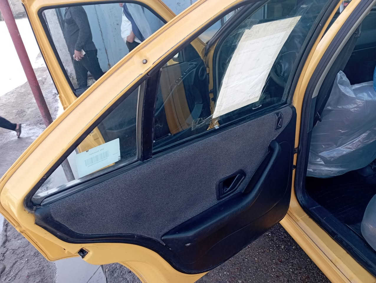 السلام عليكم بيجو بارص موديل 15رقم انكليزي دولي السياره مكفوله من الضربه والصبغ  سنتر لوك السياره خير من الله كلش نضيفه بس بيهه تبخير قليل السعر 42وبي مجال رقم الهاتف واتساب ***********
