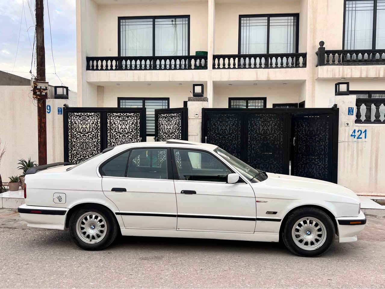 بیم مۆدیل ١٩٩٢ی کیر عادی مەکینە ٥٢٠     تەبریت و زۆر پاک و خاوینە و پیش و پشتی کەپسە و  جئ جئ کجکەی هەیە  و جام کارەبای و رەقەمباریکە (نزخ. ٥٥وەرەقە ) ژم.***********) Singapore
