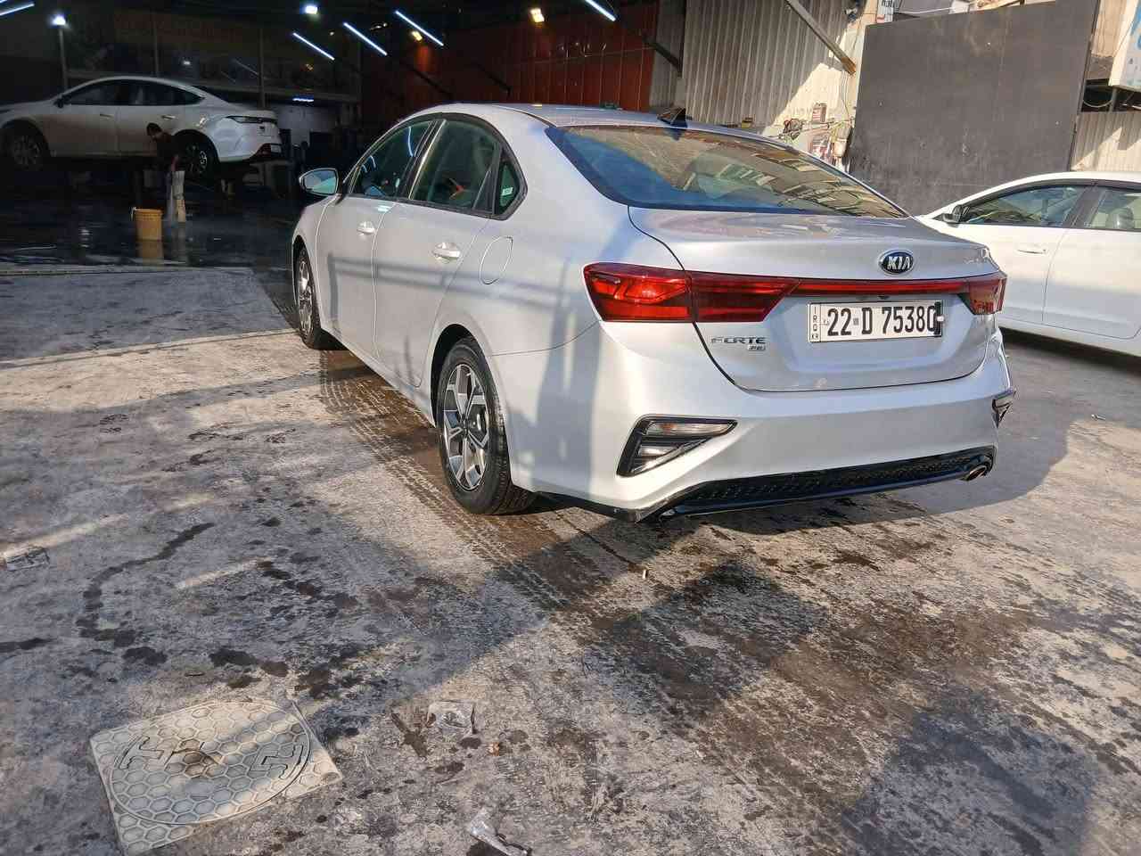 سلام عليكم  كيا فورتي للبيع او المراوس موديل 2020 وراد امريكي حادثها فقط بنيد بدون دواخل مرفق سونر وياها  منضومه تبريد جديده تخم تاير باتري جديد حداديه نص عمر مكينه ٢٠٠٠ دوش لمرغوب مابيها سياره كل نقص رقم اربيل بسمي هزه جديده مسوي لها منضومه زنون السعر 130وبيها مجال بسيط مكاني بغداد البياع رقم الهاتف ***********
