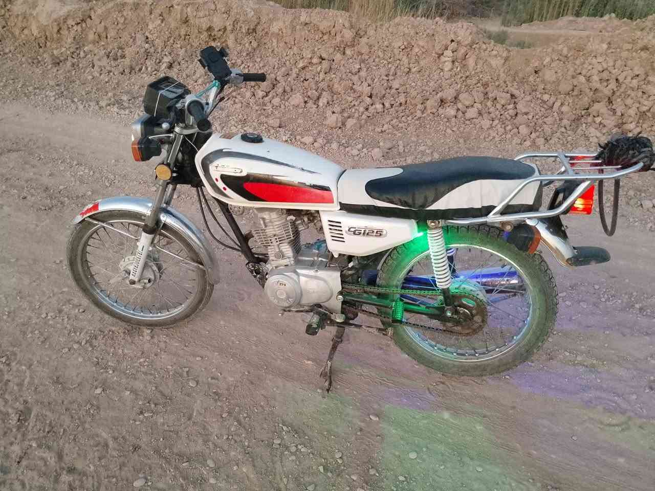 أرشه 19 أوراق 3 السعر 400 وبيه مجال كهربائيات شغاله كامله محرك مجفت قبل سبوعين  دراجه نضيفه ***********
