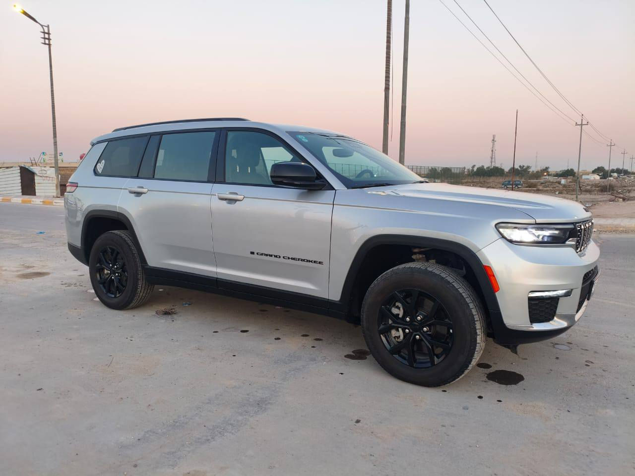 سلام عليكم
من رخصة الادمن 

جيب كراند شيروكي موديل 2024

الضرر: جاملغ وبنيد بدون دواخل والراديتر ومروحة بلادي 

📞 للاستفسار: ***********
🔷 المواصفات:
⚙️ المحرك: V6 سعة 3600
📏 العداد: 7000 ميل
🚗 رقم: ذي قار 
📝 وكالة أو شرط تحويل باسمك
✨ الإضافات والمواصفات المميزة:
تشغيل سيارة بصمة
فتحة سقف 
صندوق كهرباء
تشغيل عن بعد
رادار أمامي + مانع تصادم
مانع تصادم خلفي
شاحن موبايل وايرلس
شاشة لمس مع كاميرا دوارة
نظام خرائط (GPS)
كير شفتات بالستيرين
مصابيح أمامية وخلفية LED
مقعد السائق كهربائي
دواخل جلد
مقاعد منفصله vip (7 راكب)
بلوتوث + محدد سرعة (Cruise Control)
حساسات خلفية

السعر: 295 ورقة 💸
