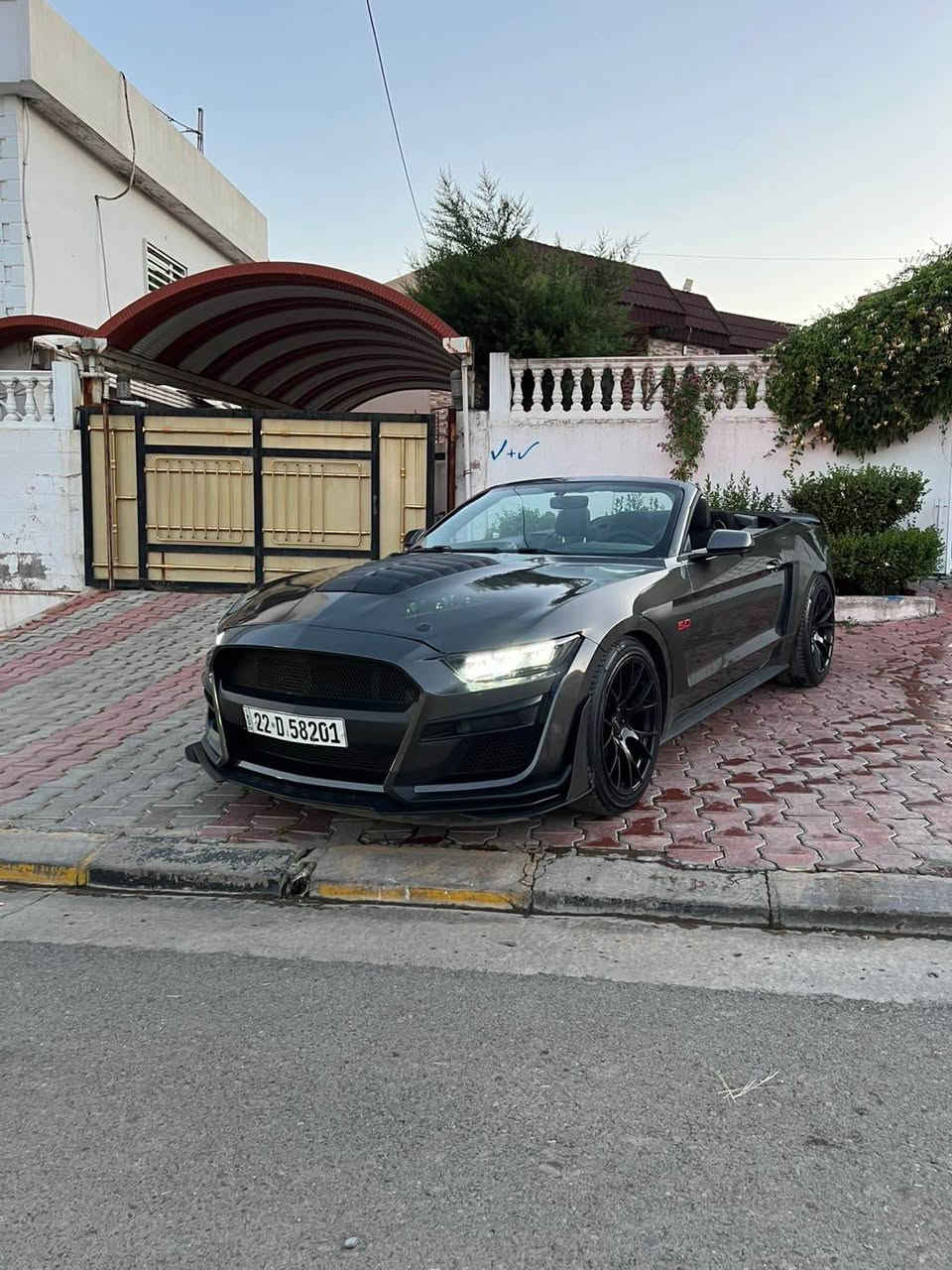٢٠١٧ سياره ٦ سلندر
٣ قتعه سبوغ گير مكينه شرت 
*********** أربيل, العراق
