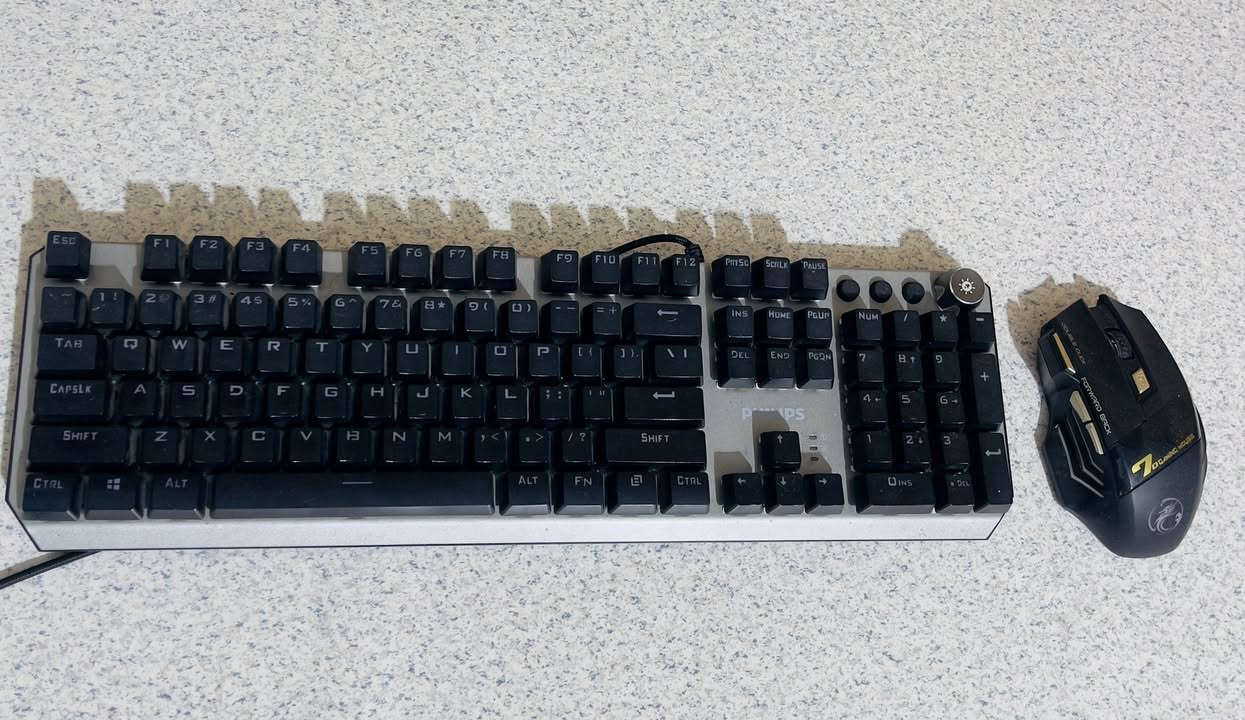شاشه pc للبيع  + كيبورد وماوس تفاصيل   👇

***********
