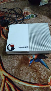 للبيع: Xbox One S بحالة ممتازة المواصفات الأساسية: نوع الجهاز: Xbox On...