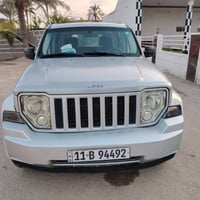 جيب ليبرتي 2008  تخم تایر جدید محرك وكير وحداديه  بيها صبغ  قطعتين بني...