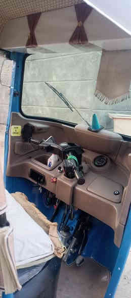 السلام عليكم
تكتك موديل 21 أوراق أصولي محرك مكفول جديد دوشمه جديد كهربائيات كلها شغاله أي نقص مابيه جاهزه من كلشي 
بابل القاسم 
السعر 7مليون وبيه مجال 
***********
