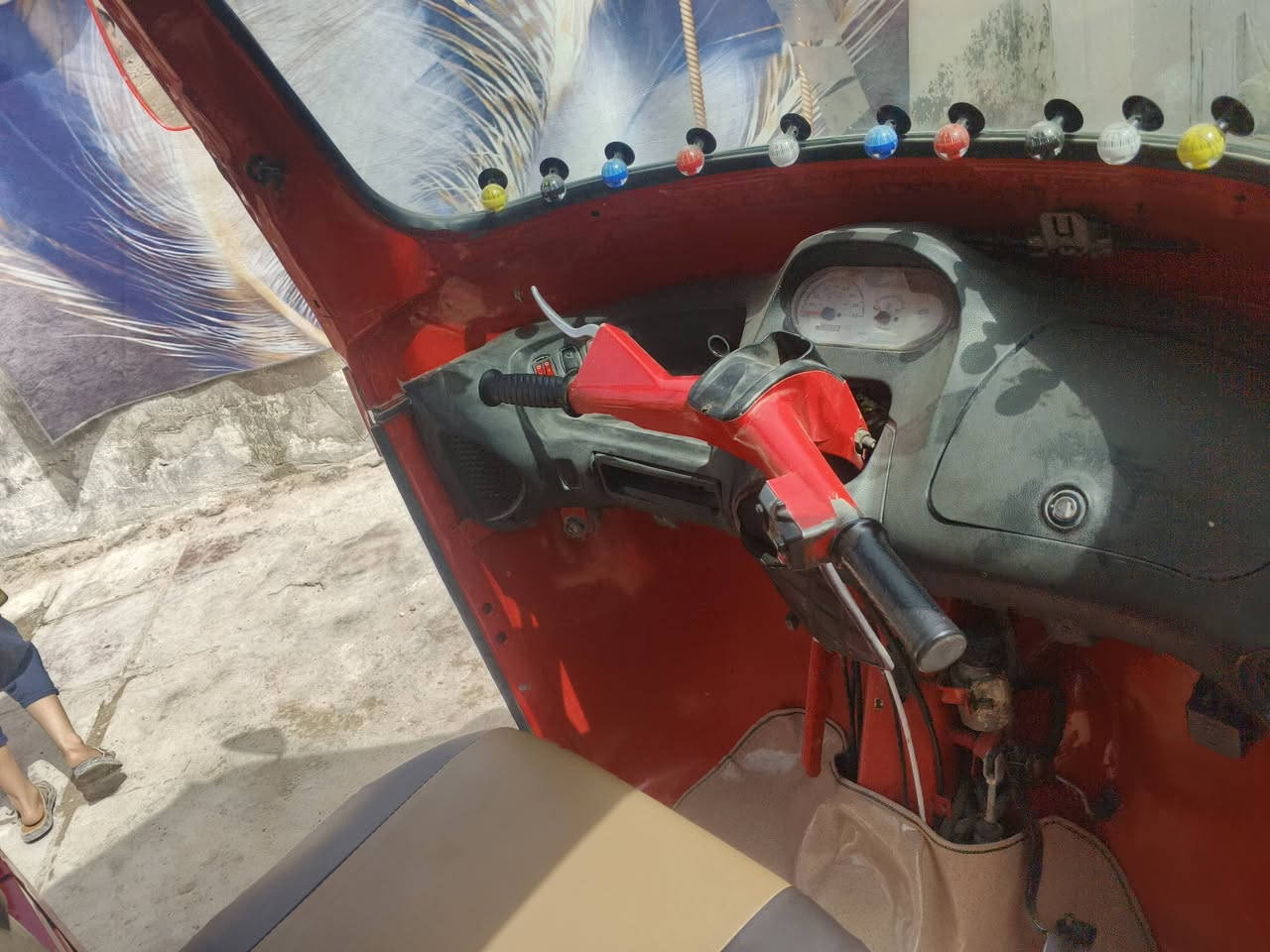 إسلام عليكم تكتك مديل 20 طالعه 21 بجاج امحوره تيفيس مكينه 25 الون احمر العنوان ناصريه مركز حي الفداء رقم المبايل *********** السعر 4 مليون وربع وبيها مجال اتصل وتشلع عيوني
