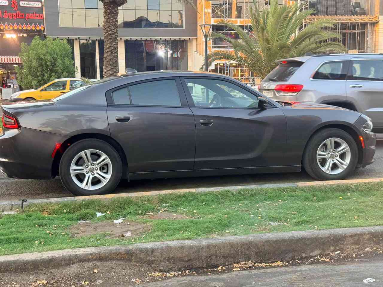 جارجر موديل 23
سياره حادثها سطحي جاملغ تبديل + بنيد صبغ 

ايرباك سليم بلادي 
SXT 
لا شاصي بيها ولا لغد كفاله 

موصفات SXT معروفه 
مفتاحين 
بصمه 
قطعتين تبريد 
تشغيل عن بعد 
كامره 
شاشة كبيره 
ثلاث أنواع قيادة 
كرسي كهرباء 
داخل مخمل 
ليد زنون لايت زنون بلادي 
ويل اصلي بلادي 
شخوط مابيها السياره 
كلش كلش نظيفة مال بنيه 
سعر 23,500 
يعني 235 ورقة 
مجال بسيط بيها 
موقع اليرموك الي يحب يجي يشوفها 
***********
