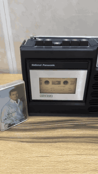 بعد اذن الآدمن
مسجل راديو ناشيونال باناسونيك ياباني الصنع ١٩٨٠
يعمل على الكهرباء المباشر او محولة خارجية ٦ فولت غير مرفقة معه او بطاريات كبيرة عدد ٤
ثلاث موجات راديو Fm-Lw-Sw
نسبة نظافة الجهاز ٨٥ ٪؜
للحجز مراسلة الصفحة او مراسلة واتساب على الرقم ***********
#الجميع
