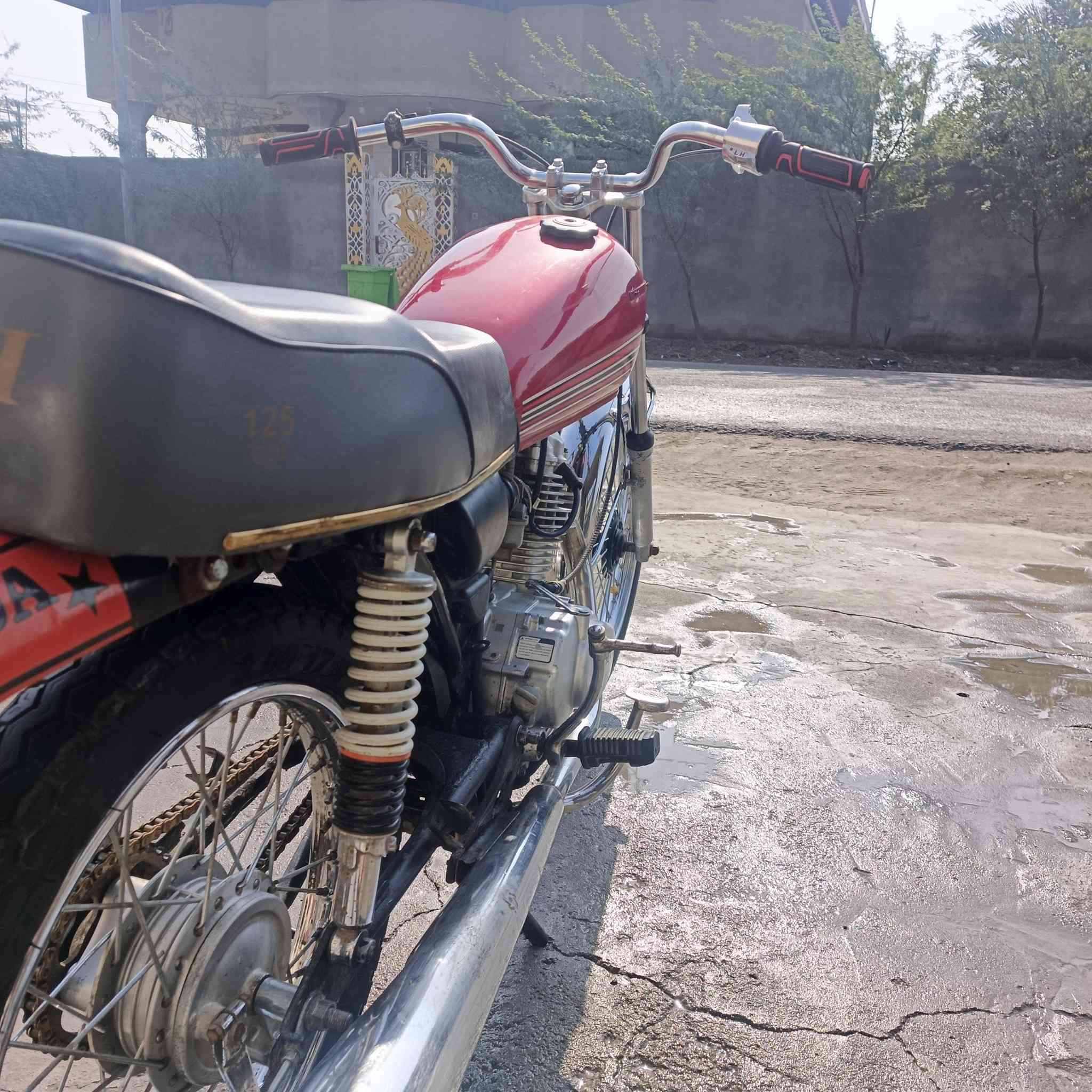 السلام عليكم دراجه  أدوات  نامه شلامجه 21 ما مفتوح تعميره 26 دراجه كامله مكمله مانقصها برغي المكان بصره قضاء المدينه منطقه أم الشويج السعر 625وبيه مجال الرقم***********
