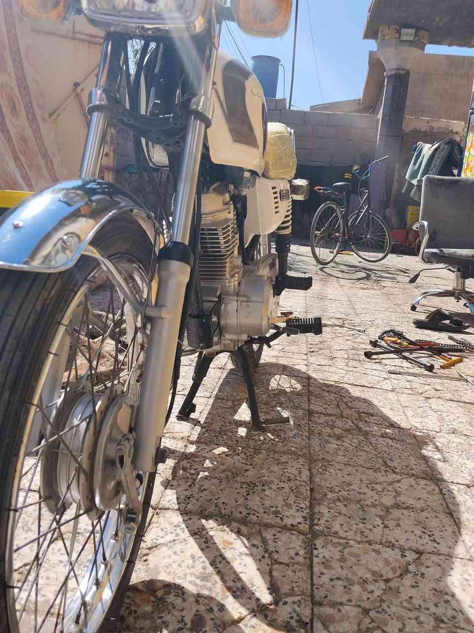 سلام عليكم دراجه نامه رقم او سنويه تعمير جديد كله شركه 
السعر مليون او نص او بيه مجال الشراي يتصل مكاني بصره تنومه رقم الهاتف ***********
