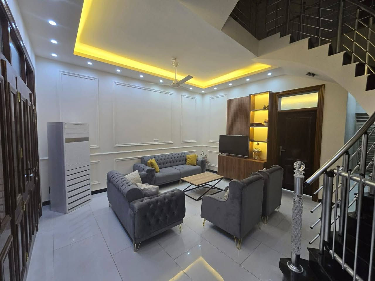 مرحبا🙂‍↔️
دارين في حي الجامعه 
مساحه ١٥٠م
طابقين علق رقم (٥)
منطقه ٢٩خلف منطقت ناسخ 
تواصل ع /***********
نستقبل بيع | إيجار | استثمار
شركة البيت العراقي
الموقع: النجف الأشرف
حي سعد – قرب غرفة تجارة النجف
#عقارات #بيع #ايجار #استثمار
