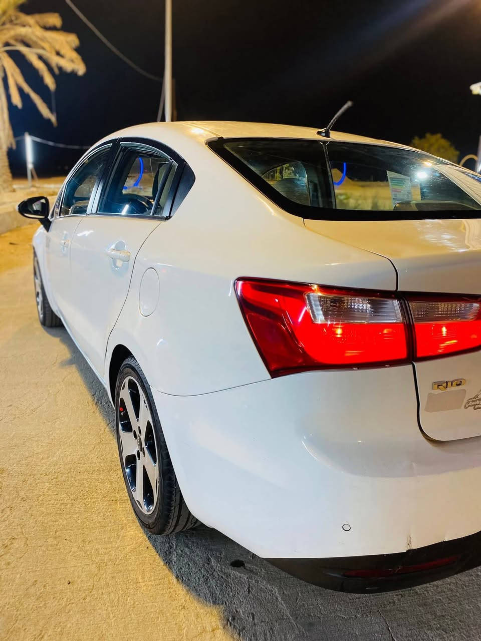 للبيع كيا ريو موديل ٢٠١٢ (خليجي) فول مواصفات سيارة 
رقم اربيل دولي شرط مداور او وكاله سيارة بيها مكان صبغ جاملغ خلفي شبر وبيها بارد سيارة مشرهن الك الباقي شوف العين  قماره بيها جراد قليل سنويه ورقم جديد مكينه ١٦٠٠ بيها بخار كير تبريد حداديه كهربائات وتخم تاير كفاله مكانها نجف كوفه بيع او مراوس عادي السعر ٧٩ بيها مجال ***********
