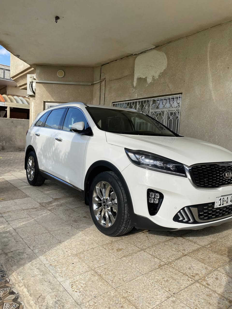 السلام عليكم كيا سورنتو للبيع لون ابيض 
موديل 2020 وارد خليجي مكفوله من ضربه سياره علئ وضع الشركه كتلوكاته كامله موصفاته
سياره بصمه 
مري شفط 
تحكم مقاعد 
مثبت سرعه 
تحكم ستيرن جهتين 
جنطه كهربائيه شفط 
بردات خلفيه شركه 
رقم انكليزي بابل 
مقاعد خلفيه غير مستخدمه 
ماشيه 71 حقيقي مكان السياره بابل محاويل تحويل مباشر  السعر 285ورقه بيه مجال 
للستفسار الاتصال علئ هذه الرقم ***********
