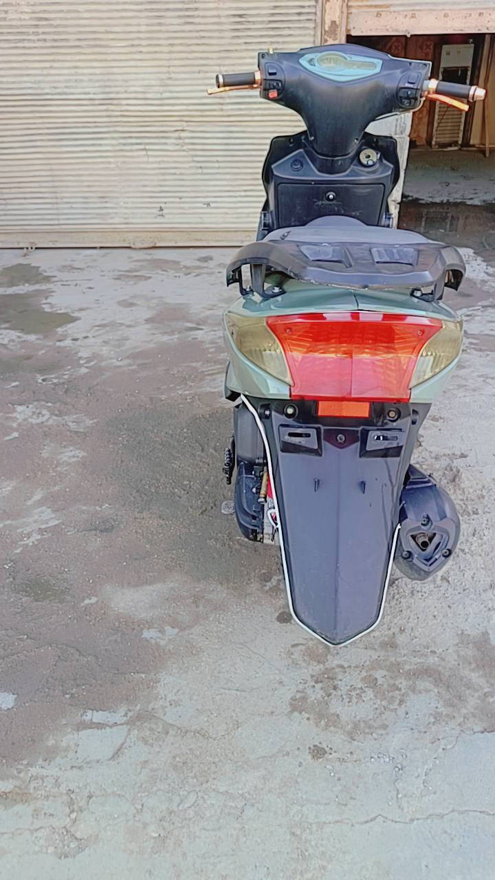 السلام عليكم دراجه البيع سلف هندر كهربايات كلها شغاله مكينه ناعمه دراجه حلوه وخير من السعر 400 وبيه مجال رقم 📱 ***********
