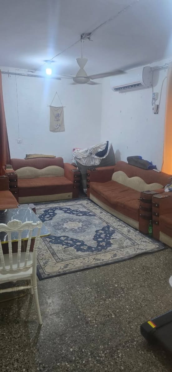 بيت للبيع ٢٧٠ دار
منطقة  ٢٧٠ دار 
مساحة ٢٧٠ متر.... واجهة البيت ١٤ متر... النزال ٢١ 

البيت طابقين ... الطابق الأرضي غرفتين واستقبال وصالة ومطبخ وصحيات داخلية وخارجية وتهوية وحديقة  وطارمه

الطابق الأول يتكون من غرفتين وسطح 

البيع بسعر مناسب جدا وقابل للتفاوض

فمن يرغب الاستفسار أو الشراء الاتصال على الرقم 
***********

