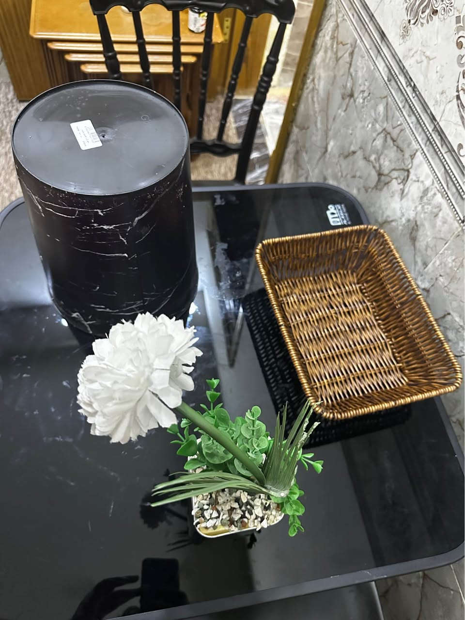 طاولات طعام حجم صغير 
قياس ٦٠x٦٠ لون اسود ظهر زجاج 
مع ٣ كراسي عظم عاج لون اسود 
مع حاوية نفايات لون اسود 
مكانهن كربلاء قرب مستشفى الكفيل كربلاء, العراق


**إذا كنت صاحب هذا الإعلان وتريد حذفه لأي سبب، رجاءا أرسل رسالة إلى الدعم الفني**