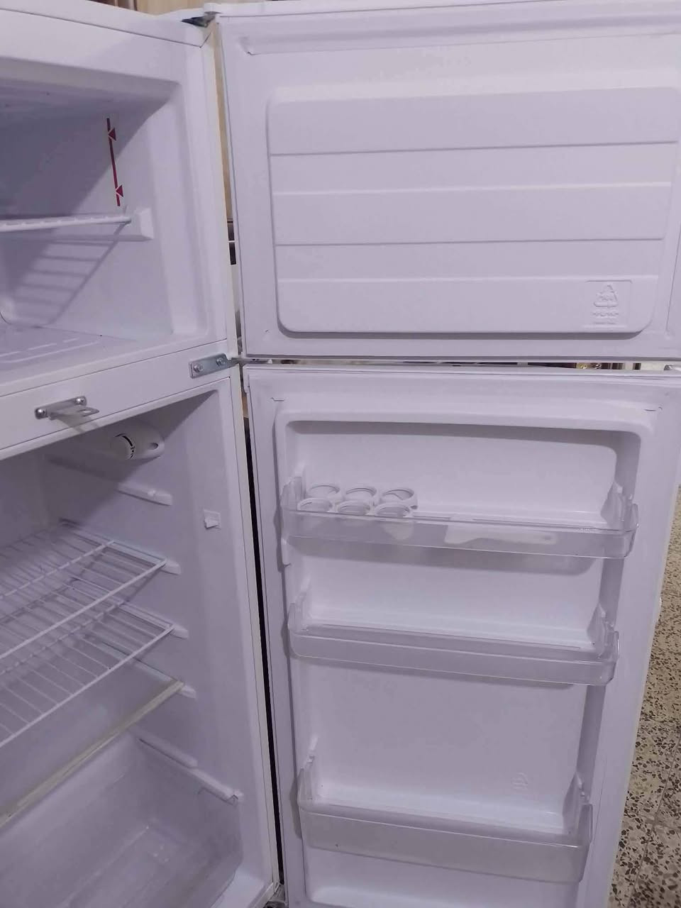 ثلاجة جديدة للبيع استعمال يومين مكانها حي الجهاد دابيعها ٢٥٠ وبيها وصل وضمان سنتين 
الاتصال على هذا الرقم ***********
