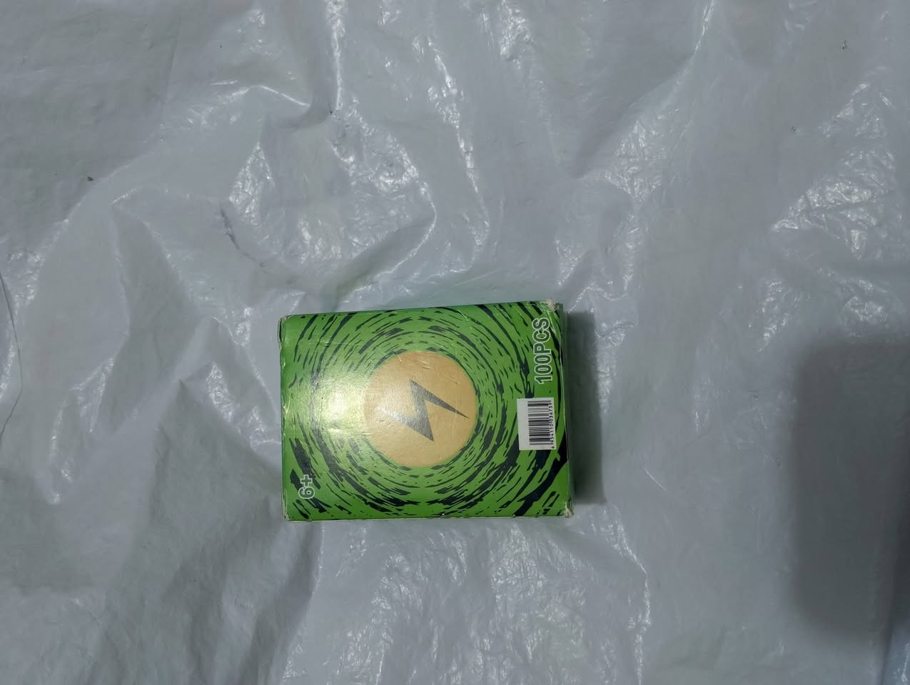 شلعه بطايق بوكيمون  ولبوكس العشوائي السود اكو منه7قطع قيم وخذ تواصل *********** او خاص مفتوح
