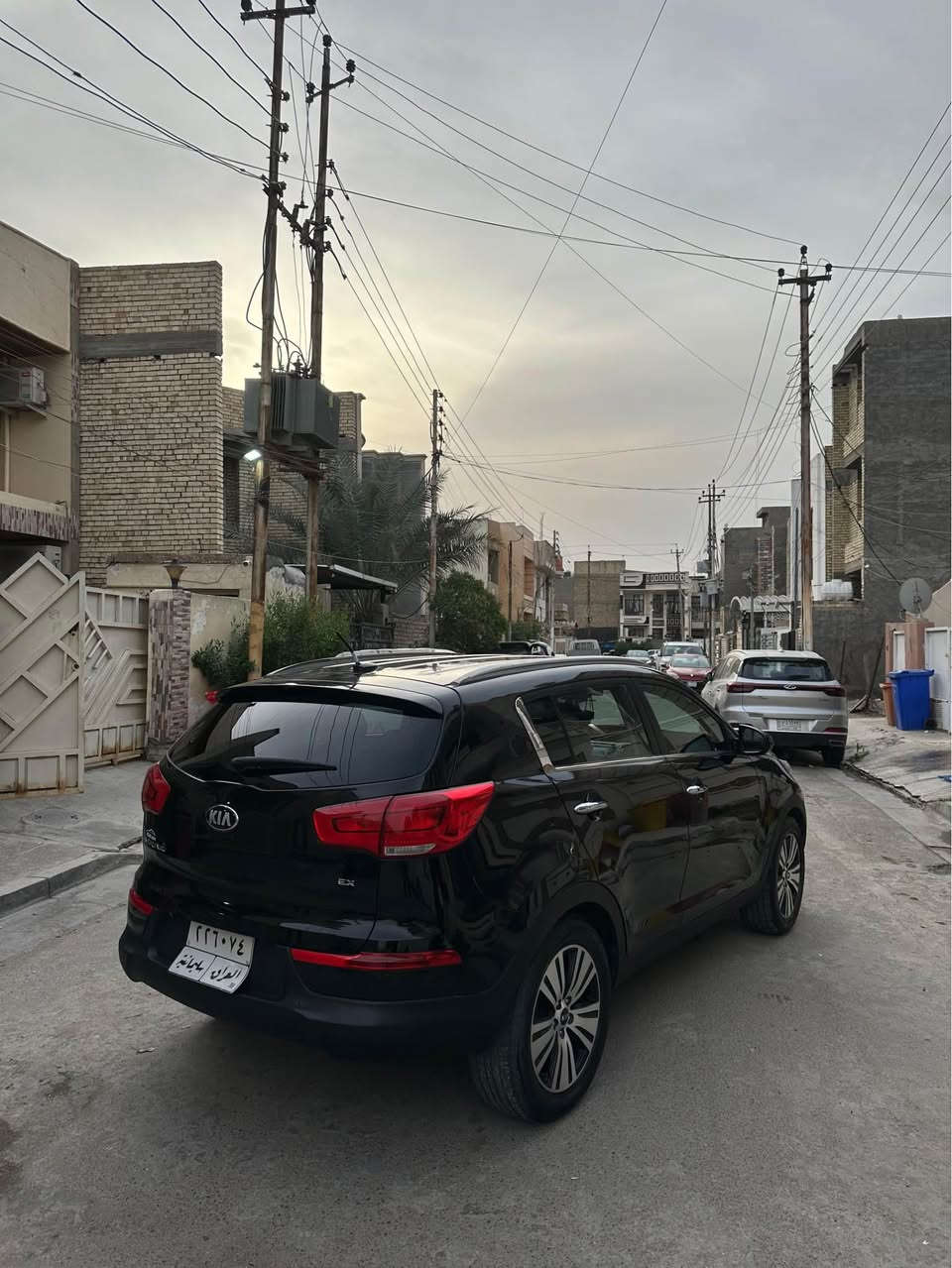 اسلام عليكم للبيع او مراوس. حسب. القناعه. سبورتج 2016 وارد امريكي. داخله للعراق  دعاميه فقط.  وبلعراق صاير بيها جاملغ امامي. وشبر من التكمه مباوك  بدون ايرباك بدون لوغود ولا شواصي.  محرك 2400 جي دي اي.  كير ومحرك كفاله. صدر امامي. وخلفي كله جديد  مسويلها ادامها من نوزلات وبلاكات وقاعدة فيت بم. اقل شهر.  ماشيه 55الف حيقيقي.  تخم تاير.جدد فضضل من الله السياره متصرف عليها ربع. جاهزه من كل نواحي  
موصفاتها

بصمه تشغيل 
بصمة ابواب. 
تحكمات 
شاشه لمس بلاديه 
كامره خلفيه 
حساسات  
كشنات جلد + تتدفئه +بريد 
كشن كهرباء. 
تبريد ❄️ 
تدفئه 🔥 
مكان السياره بغداد حي. الحسين. 
*********** 
السعر 135 $ وبيه مجال بغداد, العراق
