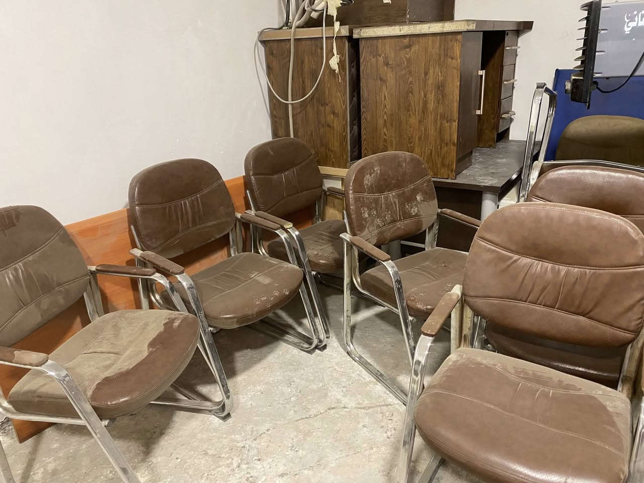 السلام اغراض مكتبية للبيع 
كلش انضاف   تخم ميوزة  كراسي 
قيم بلي يرضي الله مكاني بغداد الشعب حي البساتين 
***********
