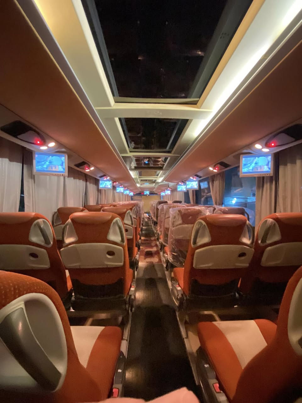 سلام عليكم ام سيوف للبيع موديل 2007ادبلو صطر مكينه 8V رقم بصره تحويل ثاني يوم سياره جديد حجم 416كشن طياره بنرامه إلاستفسار عله الرقم ***********
