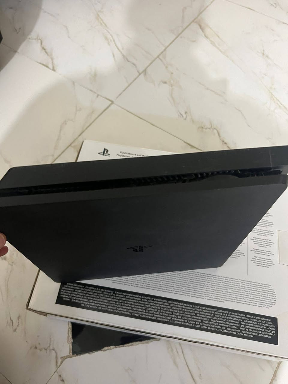 بلاي 4 سليم مال بيت اقسم بالله نظيف الجهاز وما متعوب بمكان البصره الزبير تواصل على رقم وتساب ***********
