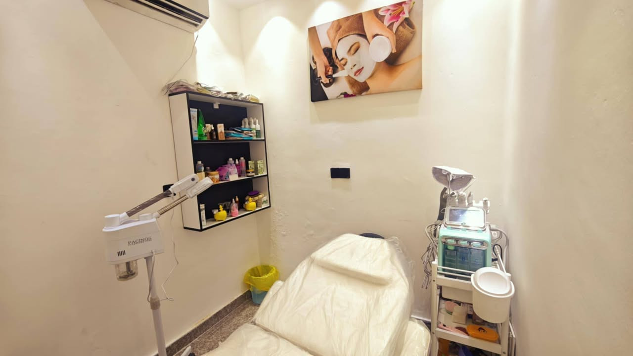 مركز كامل موثث للبيع او للايجار لعدم التفرغ الأعظمية الاخطل للاستفسار ***********
