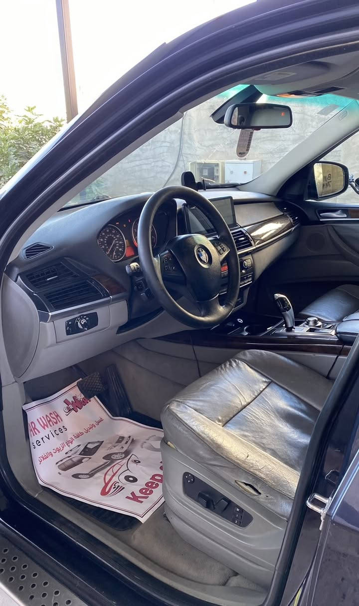 السلام عليكم 
للبيع x5 موديل 2009 
مكينه n52 المرغوب  
مكينه وگير مكفولات 
بيها قطعتين بنيد وباب 
جاهزة تخم تاير جديد
سعرها 120$ ورقه وبيها مجال 
مكانه صلاح الدين الضلوعيه 
اتصل ***********
