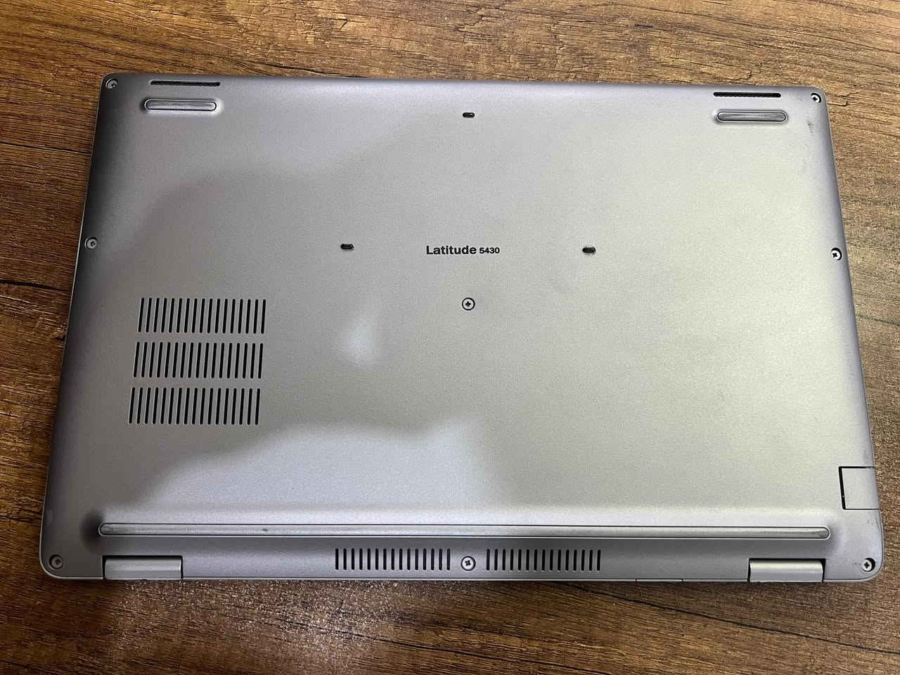 السلام عليكم للبيع لابتوب  Dell Latitude 5430 وشاشة لمس 

المواصفات : Intel Core i6-1245U

 معالج كور اي 7 الجيل الثاني عشر

‏‎رام: 16GB DDR4 

‏‎ذاكرة : 512GB SSD

كرت شاشة داخلي : 8GB INTEL iris xe

‏‎حجم الشاشة: 14inch FHD لمس 

كيبورد ضوئي عربي انگليزي

‏‎مدخل USB A و Type C و منفذ سماعة

منافذ HD , Micro SD CARD , LAN

ماوس وحقيبة هدية مع الجهاز

سعر 550000 دينار 

ضمان لمدة اسبوعين بعد استلام

تفحص براحتك قبل استلام من مندوب

للتواصل عبر الواتساب او الماسنجر

 ***********
