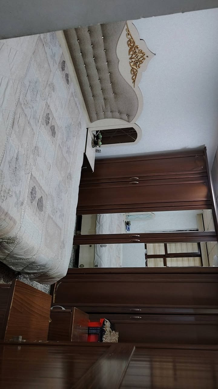 غراض كاونتر تخومه عدد 2 طبلات غرفة نوم بس الدوشك مو ويه الجربايه للبيع شلع ماابيع فرد كلهن ب300الف قفل بدون اي معامله  للاتصال ***********
