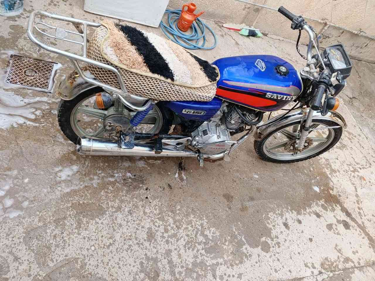 السلام عليكم شباب دراجه للبيع موديل 20 الدراجه نضيفه محرك نضيف تخم تايرات سلف هندر شغال مكاني ديالى بعقوبه رحمه 
***********
