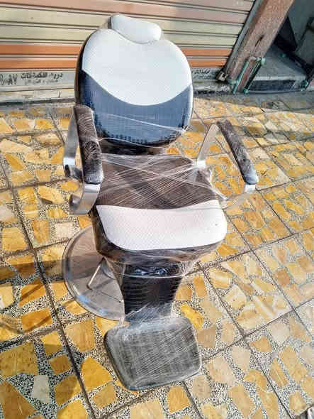 كرسي حلاقة استعمال قليل كامل كل نقص مبي مكان مدينة الصدر سعره خيالي 📞***********
