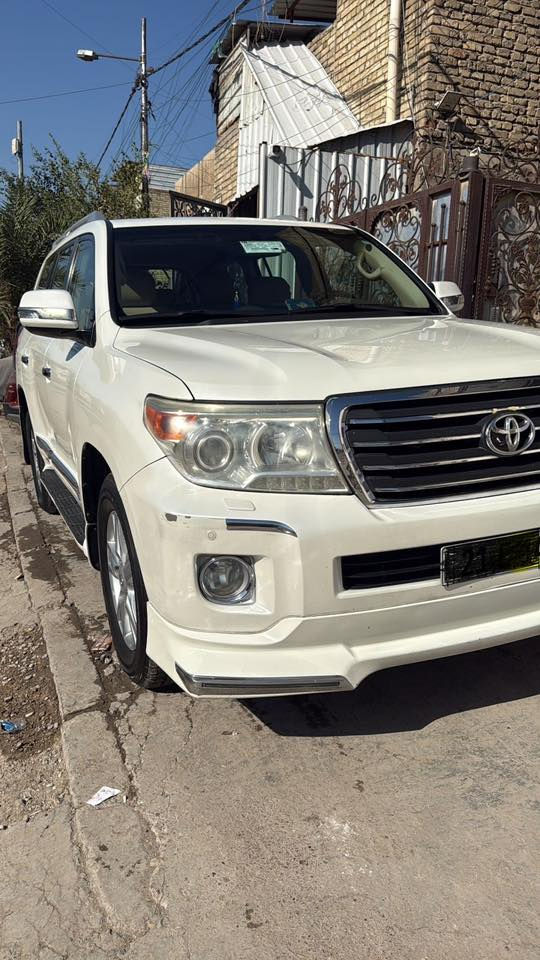 السلام عليكم 
لاندكروز ٢٠١٢ 
مال جناي. ماشيه ١٧٤ الف حقيقي 
فقط بارد بل جاملق الامامي جهة السايق 

بغداد عنوانها 
***********
