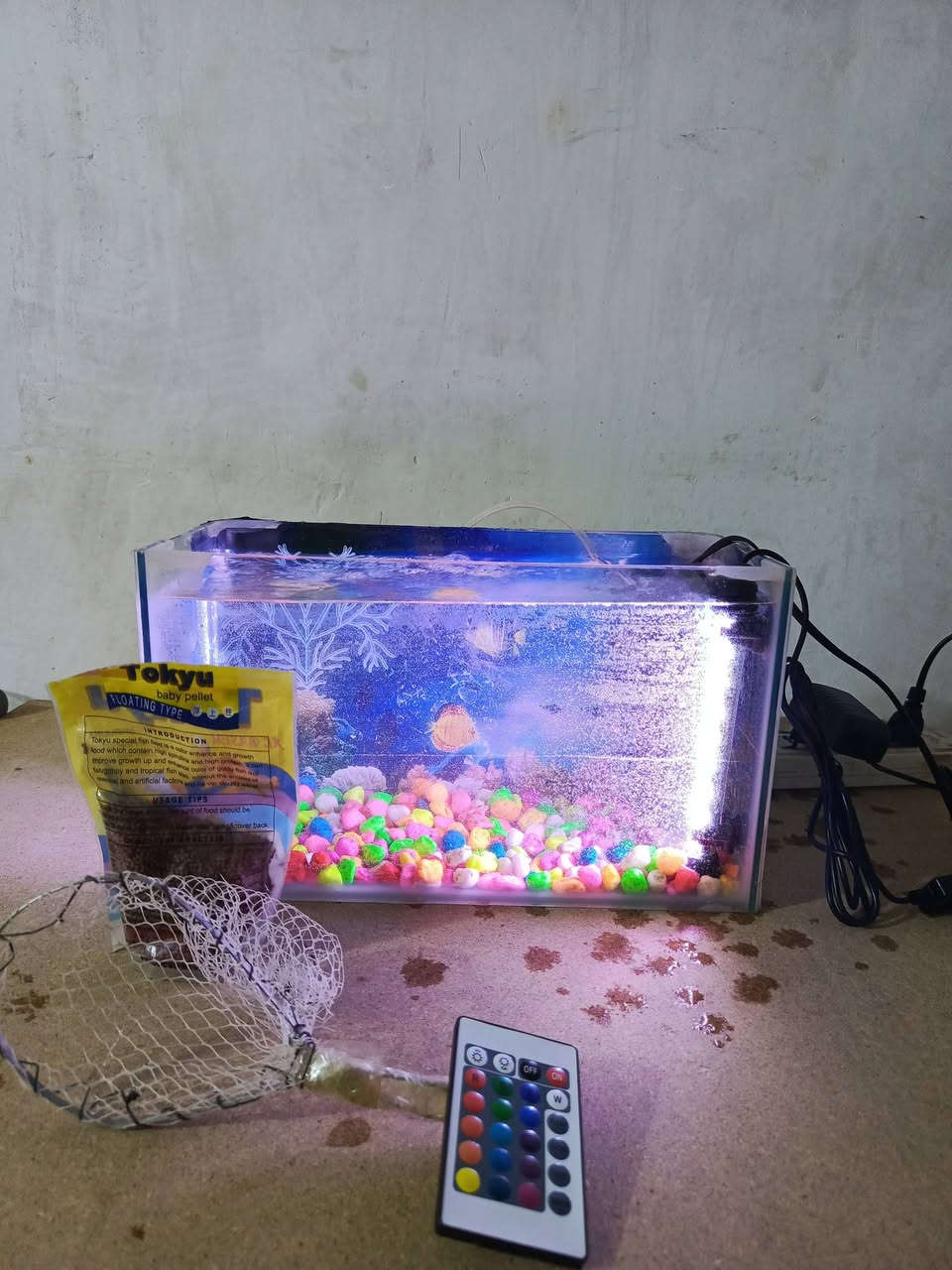 سلام عليكم حوض كامل مع الاكل والأنارة واتر بم  للبيع مكاني نجف ***********
