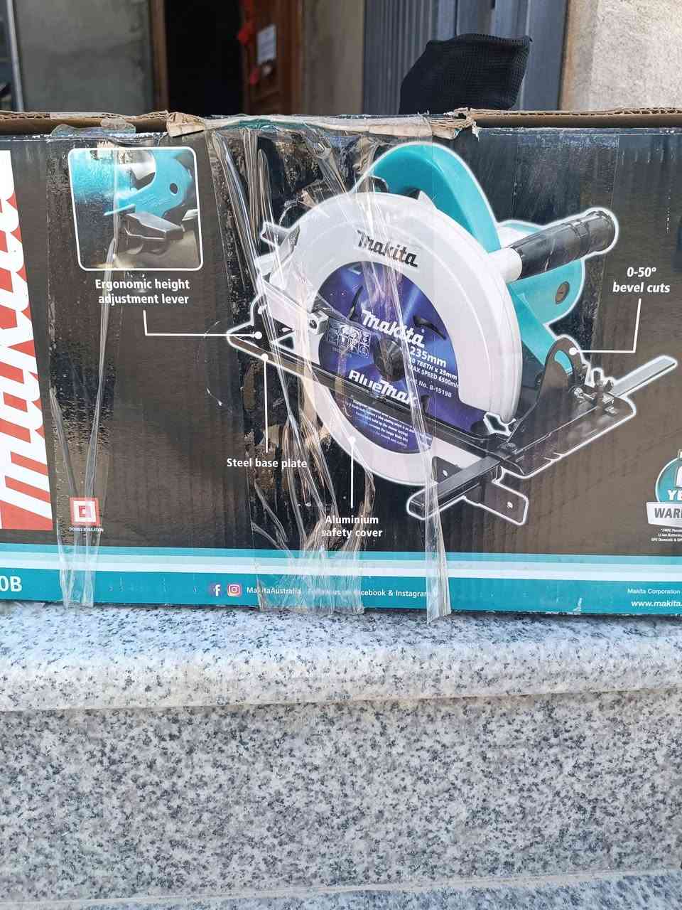 للبيع
منشار مكيتا جديد 
235ملم 
2000 وات كهرباء 
***********
