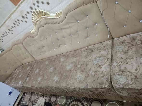 ديوان للبيع سعر 275 وبي مجال ***********
