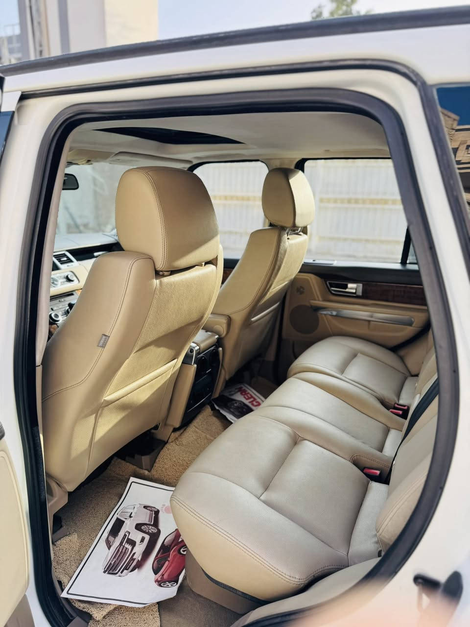 رانج روفر 2013 🇬🇧❤️(امريكي كـليـن)

الموديل: 2013

اللون: أبيض🤍

ماشية:116 الف كيلو❤️

رقم بغداد بااسمي تحويل ثاني يوم

📌 المواصفات الأساسية: 

جكات

5 بصمات

نضام ترحيب 

مري شفط

تحكمات ستيرن

كشنات كهرباء

داخل جلد بلادي

ويل كروم

نضام سستم دمام خلفي

بيها بعد هواي مواصفات ومعروفه مواصفات الرانج

💡 ملاحظات: السياره بيها الباب الخلفي كلير نص منه مصبوغ بدوون حادث✋

💰 السعر المطلوب: 148$ وبيه مجال

مكاني بغداد البلديات 

📞 للتواصل:***********
