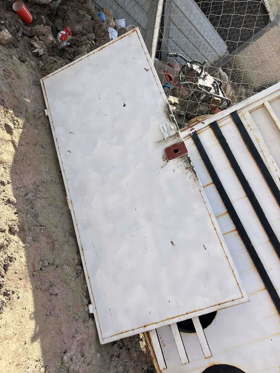 باب بيت تسكام اصلي مسكمه بلميون و100 وجبت اصغر منه وهاذه للبيع قيم واخد عوزه بس صبغ ***********
